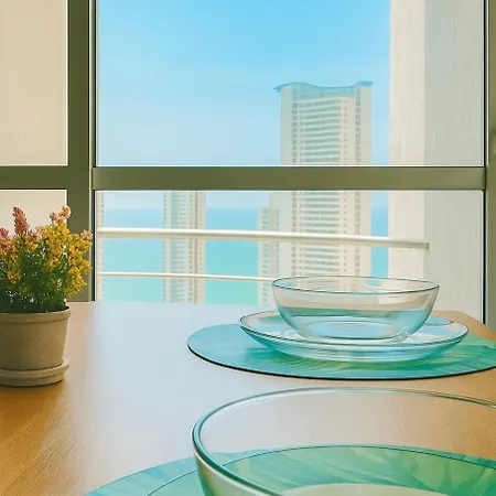 Apartment Lindo Apto Vista Al Mar,central Y Piscina Rooftop
